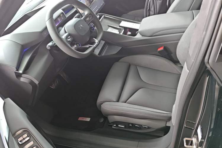 Used XPeng P7 2025 Model—702 Long Range Ultra Left Front Seat