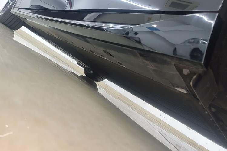 Used XPeng P7 2025 Model 702 Max Left Side Sill