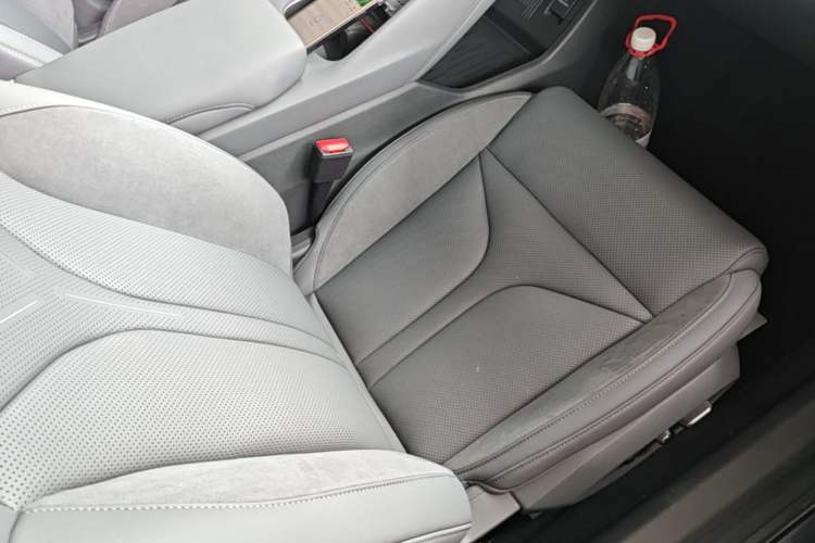 Used XPeng P7 2025 Model—702 Long Range Ultra Right Front Seat