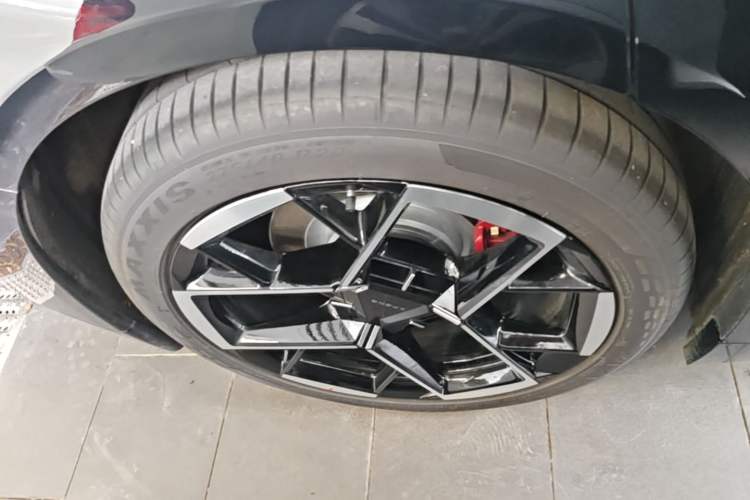 Used XPeng P7 2025 Model—702 Long Range Ultra Right Rear Wheel Hub