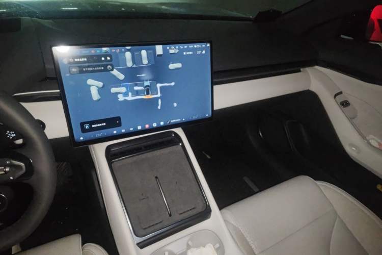 Used XPeng P7 2025 Model—750 All-Wheel-Drive High-Performance Ultra Audio And AC Panel