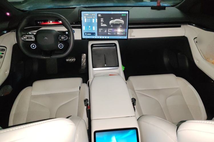 Used XPeng P7 2025 Model—702 Long Range Ultra Center Console