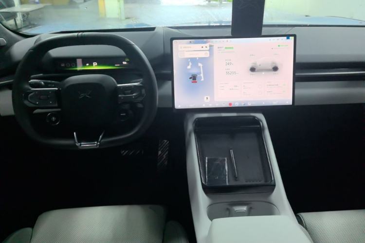 Used XPeng P7 2025 Model—702 Long Range Ultra Center Console