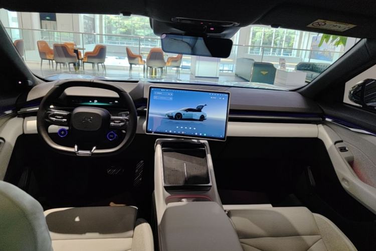 Used XPeng P7 2025 Model—702 Long Range Ultra Center Console