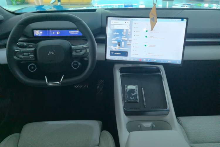 Used XPeng P7 2025 Model—702 Long Range Ultra Center Console
