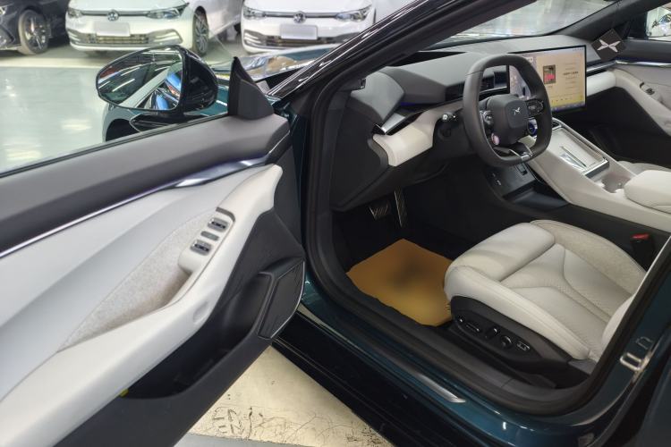 Used XPeng P7 2025 Model—702 Long Range Ultra Driver Seat