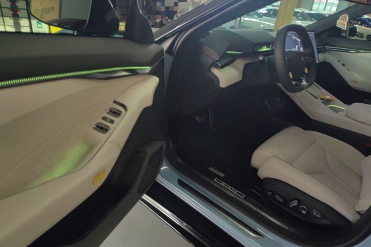 Used XPeng P7 2025 Model—750 All-Wheel-Drive High-Performance Ultra Driver Seat