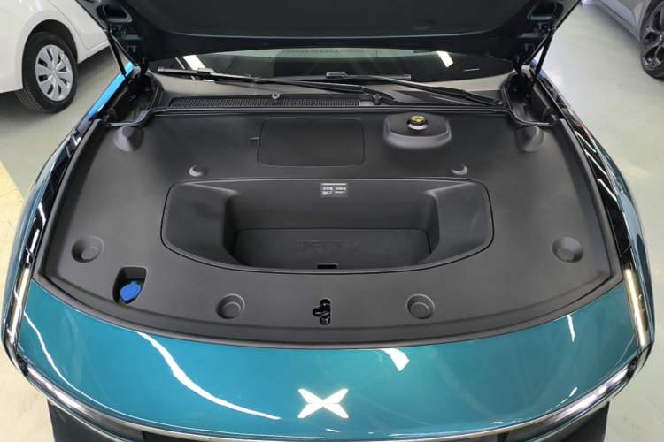 Used XPeng P7 2025 Model—702 Long Range Ultra Engine Bay