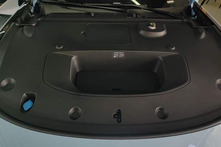 Used XPeng P7 2025 Model—750 All-Wheel-Drive High-Performance Ultra Engine Bay