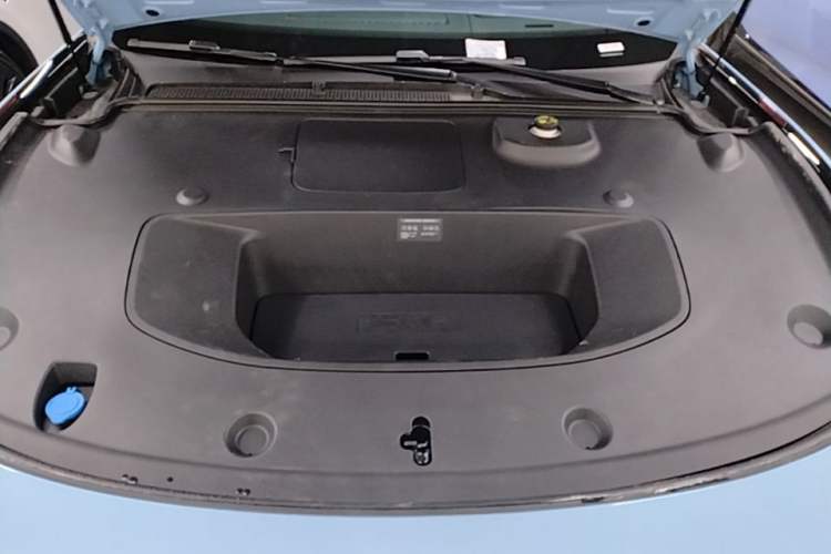 Used XPeng P7 2025 Model—820 Ultra Long Range Ultra Engine Bay