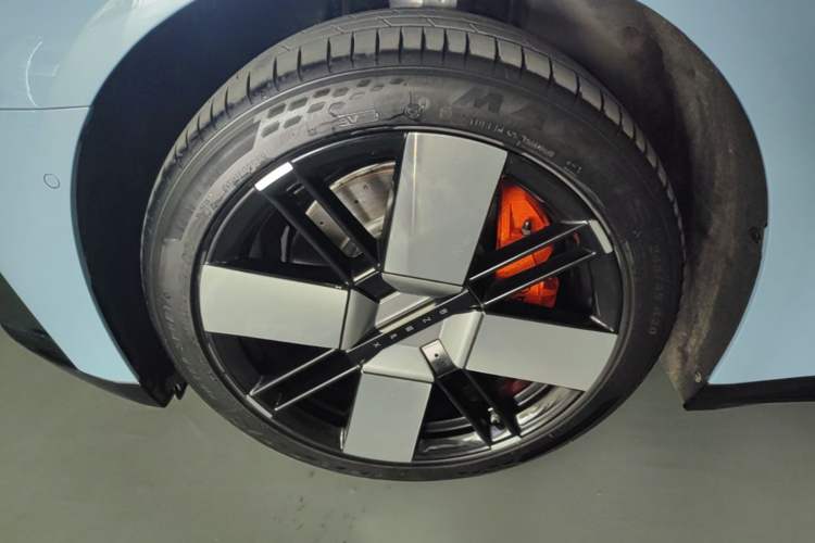 Used XPeng P7 2025 Model—750 All-Wheel-Drive High-Performance Ultra Exterior 4