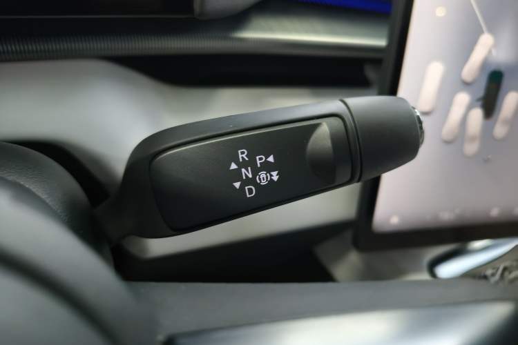Used XPeng P7 2025 Model—702 Long Range Ultra Gear Lever