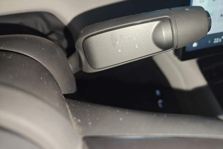 Used XPeng P7 2025 Model—702 Long Range Ultra Gear Lever