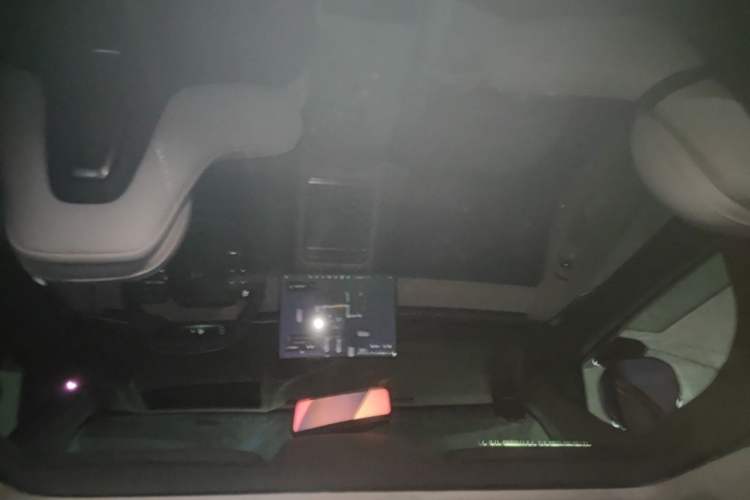 Used XPeng P7 2025 Model—750 All-Wheel-Drive High-Performance Ultra Headliner