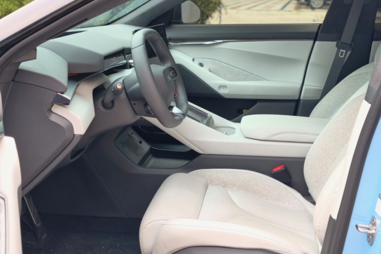 Used XPeng P7 2025 Model—702 Long Range Ultra Interior 2