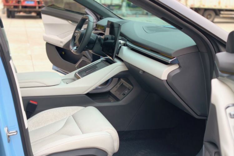 Used XPeng P7 2025 Model—702 Long Range Ultra Interior 4