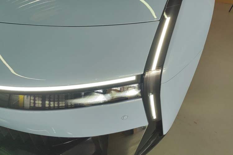 Used XPeng P7 2025 Model—750 All-Wheel-Drive High-Performance Ultra Left Front Headlight