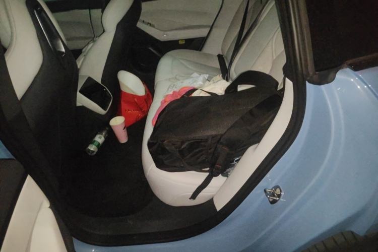 Used XPeng P7 2025 Model—750 All-Wheel-Drive High-Performance Ultra Left Rear Seat