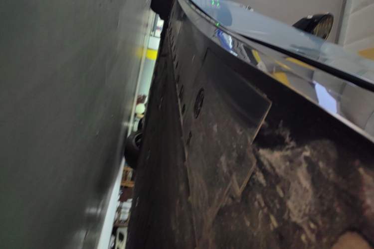 Used XPeng P7 2025 Model—750 All-Wheel-Drive High-Performance Ultra Left Side Sill