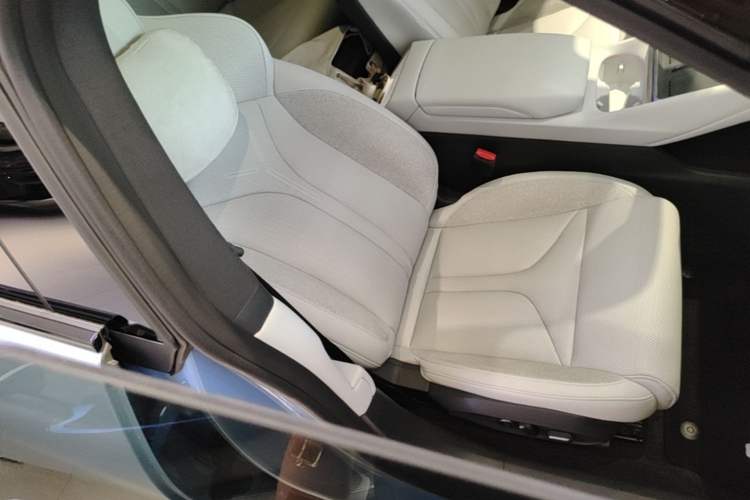 Used XPeng P7 2025 Model—702 Long Range Ultra Right Front Seat
