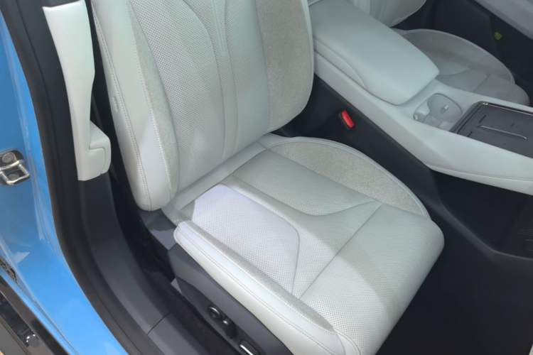 Used XPeng P7 2025 Model—702 Long Range Ultra Right Front Seat