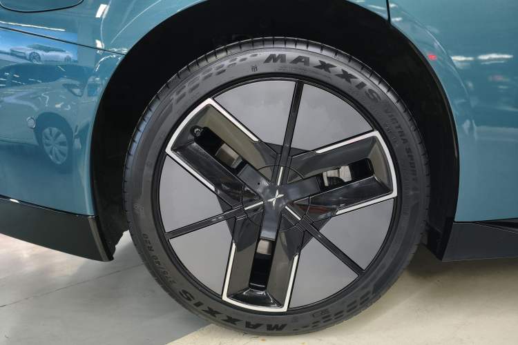 Used XPeng P7 2025 Model—702 Long Range Ultra Right Rear Wheel Hub