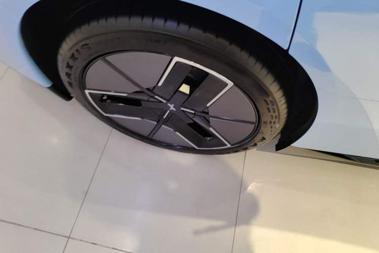 Used XPeng P7 2025 Model—702 Long Range Ultra Right Rear Wheel Hub