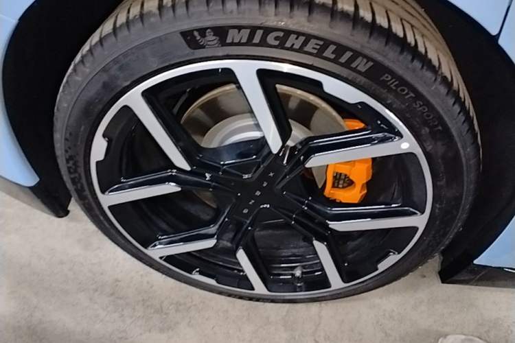 Used XPeng P7 2025 Model—820 Ultra Long Range Ultra Right Rear Wheel Hub