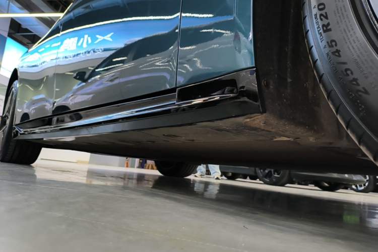 Used XPeng P7 2025 Model—702 Long Range Ultra Right Side Sill