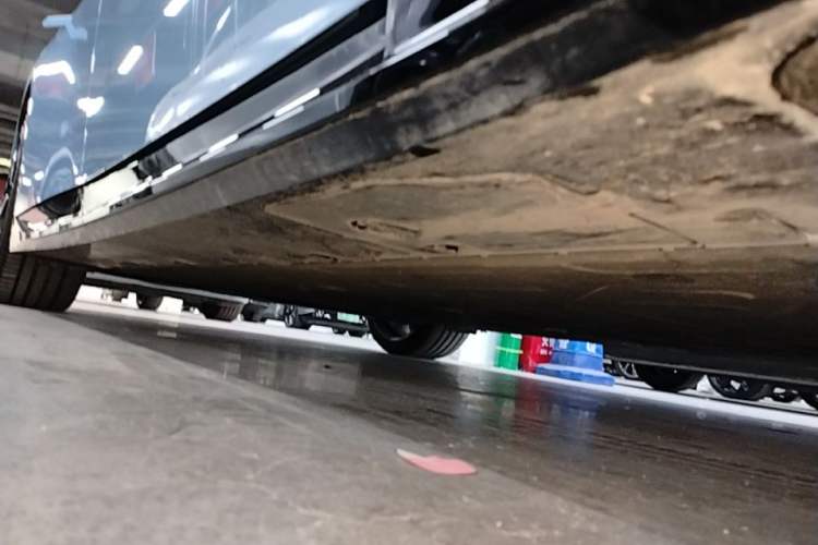 Used XPeng P7 2025 Model—820 Ultra Long Range Ultra Right Side Sill