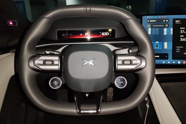 Used XPeng P7 2025 Model—702 Long Range Ultra Steering Wheel