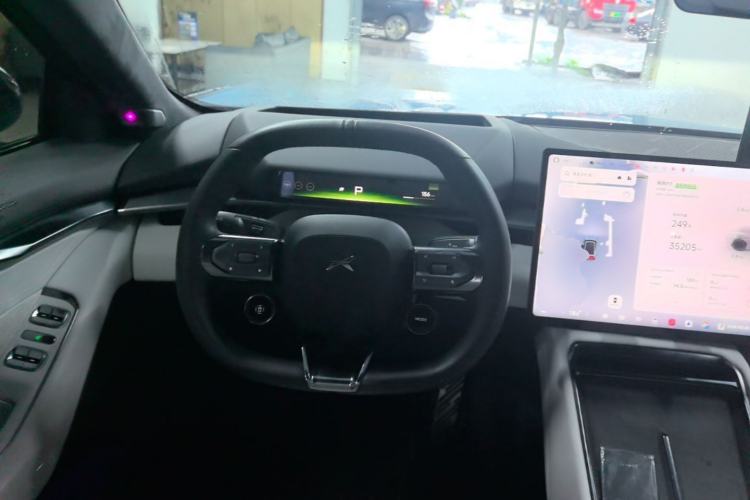 Used XPeng P7 2025 Model—702 Long Range Ultra Steering Wheel