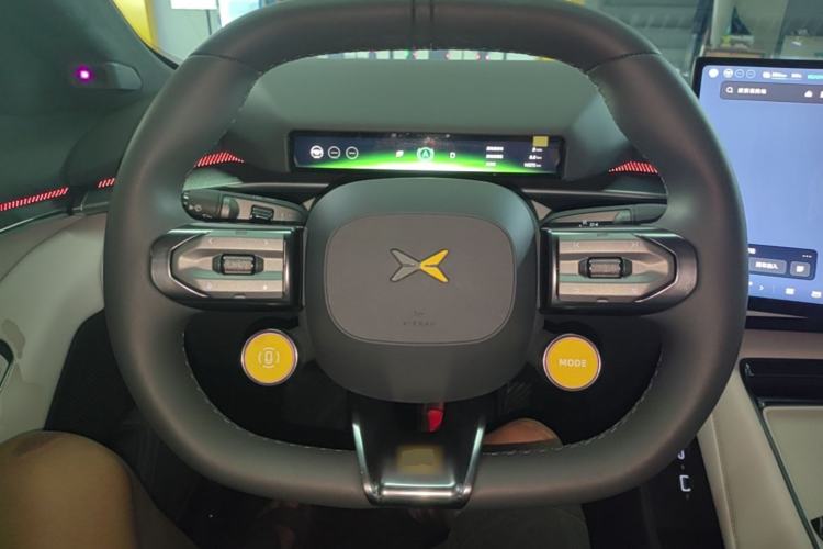 Used XPeng P7 2025 Model—750 All-Wheel-Drive High-Performance Ultra Steering Wheel