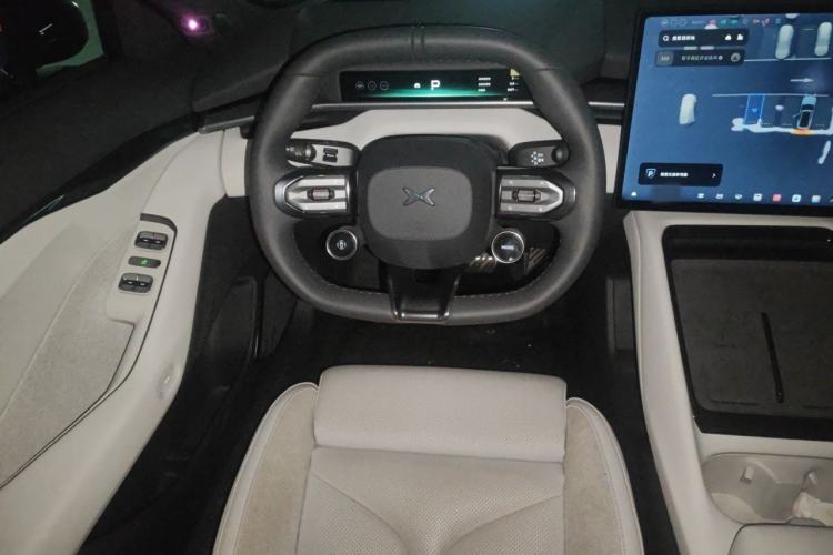 Used XPeng P7 2025 Model—750 All-Wheel-Drive High-Performance Ultra Steering Wheel