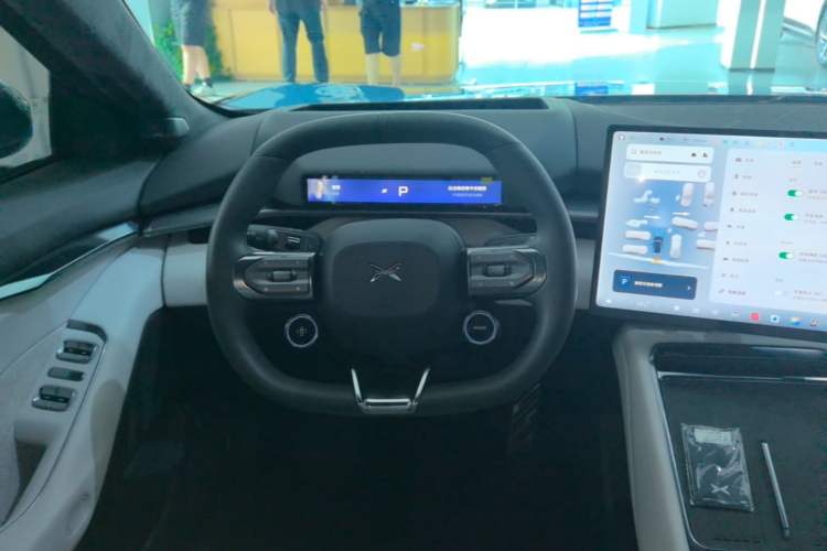 Used XPeng P7 2025 Model—702 Long Range Ultra Steering Wheel