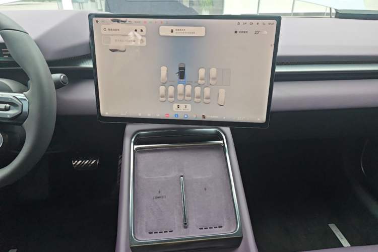 Used XPeng P7 2025 Model—750 All-Wheel-Drive High-Performance Ultra Audio And AC Panel