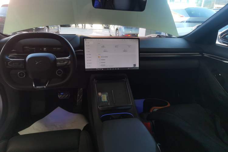 Used XPeng P7 2025 Model—750 All-Wheel-Drive High-Performance Ultra Audio And AC Panel