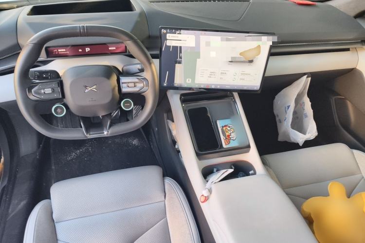 Used XPeng P7 2025 Model—702 Long Range Ultra Center Console