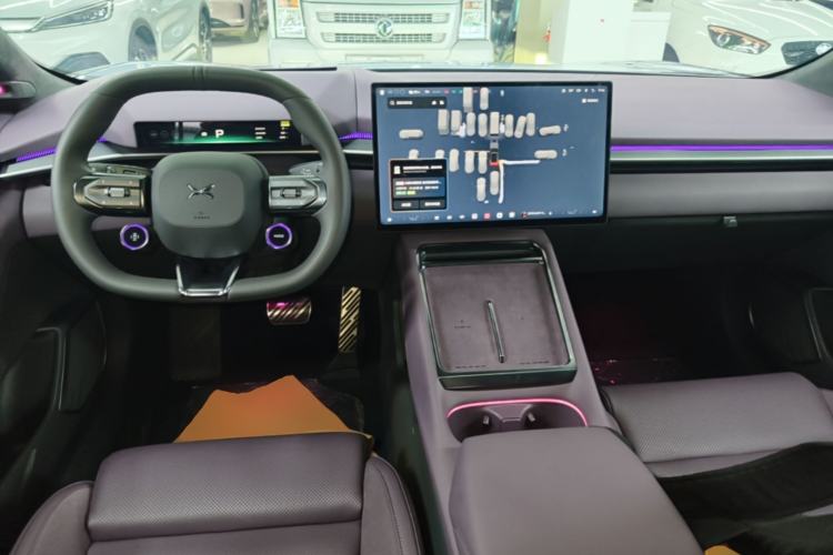 Used XPeng P7 2025 Model—702 Long Range Ultra Center Console