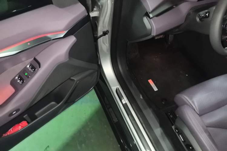 Used XPeng P7 2025 Model—702 Long Range Ultra Driver Seat