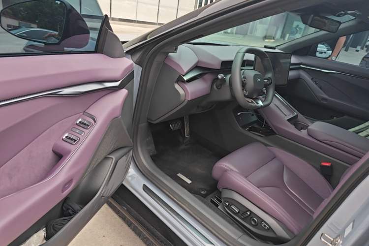 Used XPeng P7 2025 Model—750 All-Wheel-Drive High-Performance Ultra Driver Seat