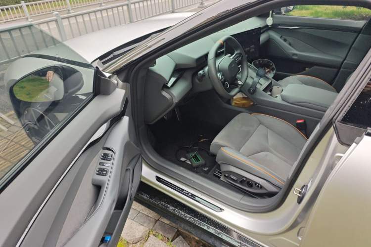 Used XPeng P7 2025 Model—750 All-Wheel-Drive High-Performance Ultra Driver Seat