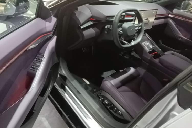 Used XPeng P7 2025 Model—750 All-Wheel-Drive High-Performance Ultra Driver Seat