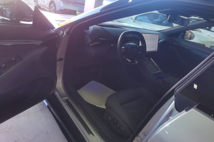 Used XPeng P7 2025 Model—750 All-Wheel-Drive High-Performance Ultra Driver Seat