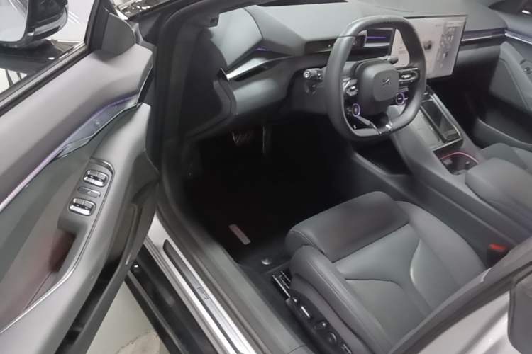 Used XPeng P7 2025 Model—750 All-Wheel-Drive High-Performance Ultra Driver Seat