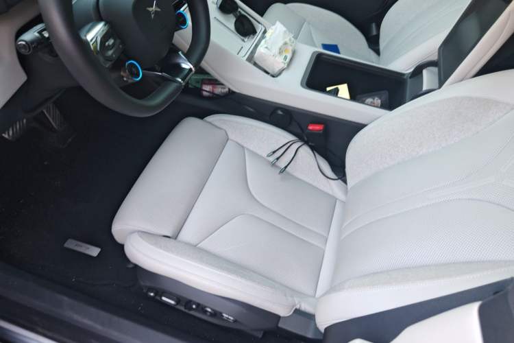Used XPeng P7 2025 Model—702 Long Range Ultra Driver Seat
