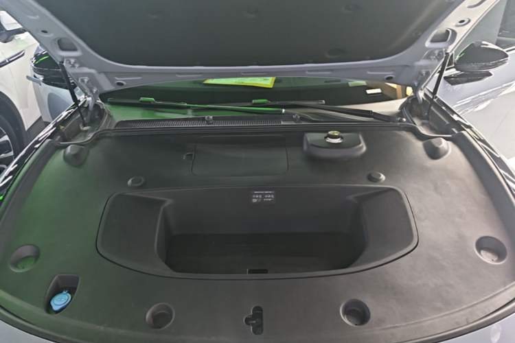 Used XPeng P7 2025 Model—702 Long Range Ultra Engine Bay