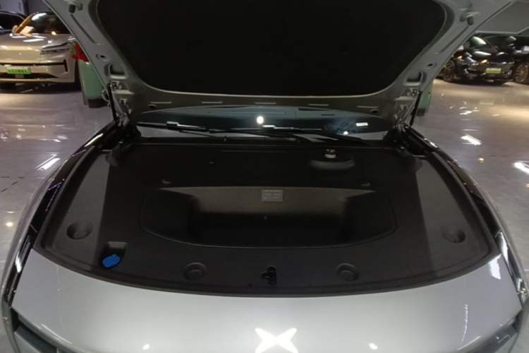 Used XPeng P7 2025 Model—750 All-Wheel-Drive High-Performance Ultra Engine Bay