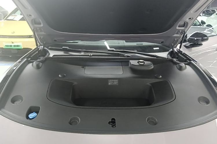 Used XPeng P7 2025 Model—702 Long Range Ultra Engine Bay