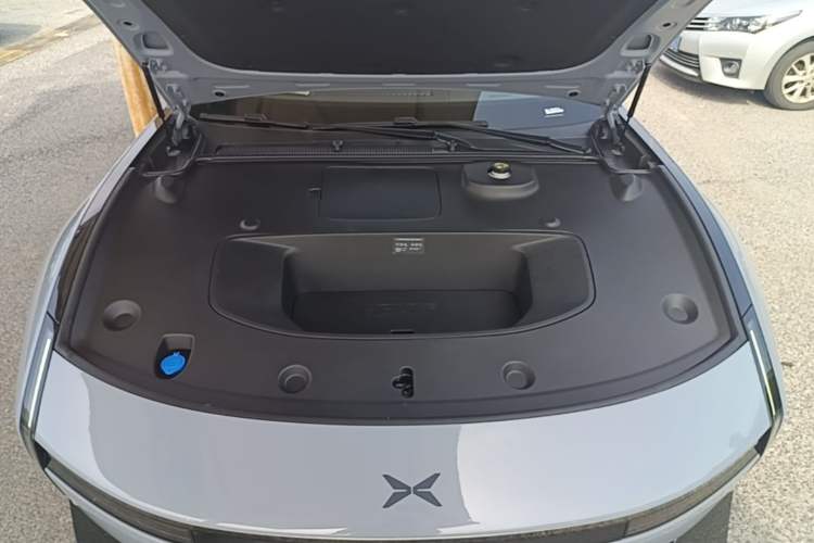 Used XPeng P7 2025 Model—750 All-Wheel-Drive High-Performance Ultra Engine Bay